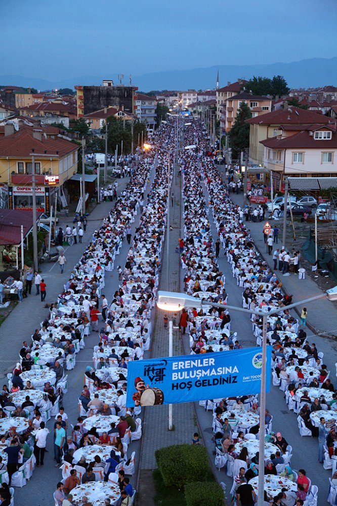 Kardeşlik Sofraları Erenler’de Kuruluyor