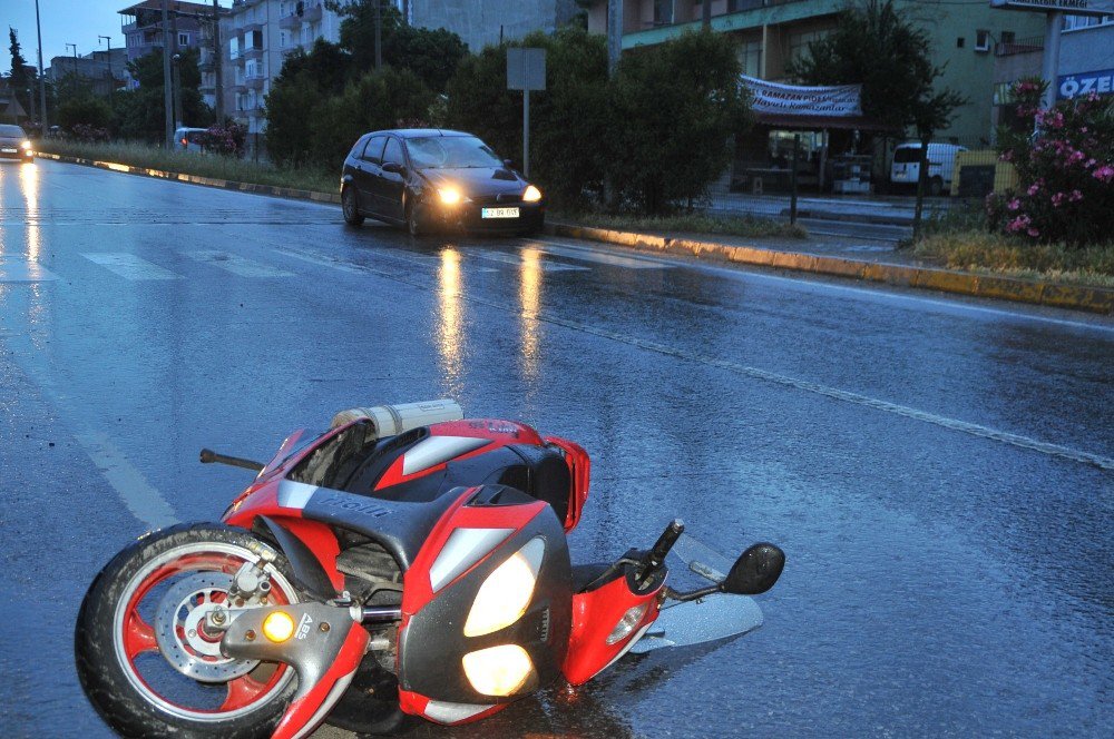 Otomobilin Çarptığı Motosiklet Sürücüsü Ağır Yaralandı