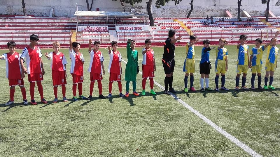 Burhaniye’ De U12 Takımı Şampiyon Oldu