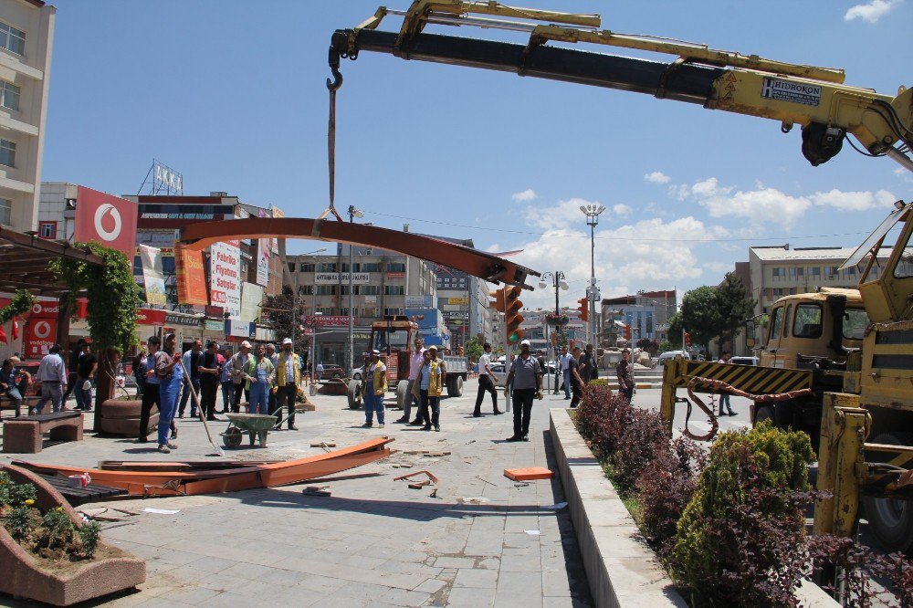 Beşyol’daki Ucube Görüntüler Kaldırıldı