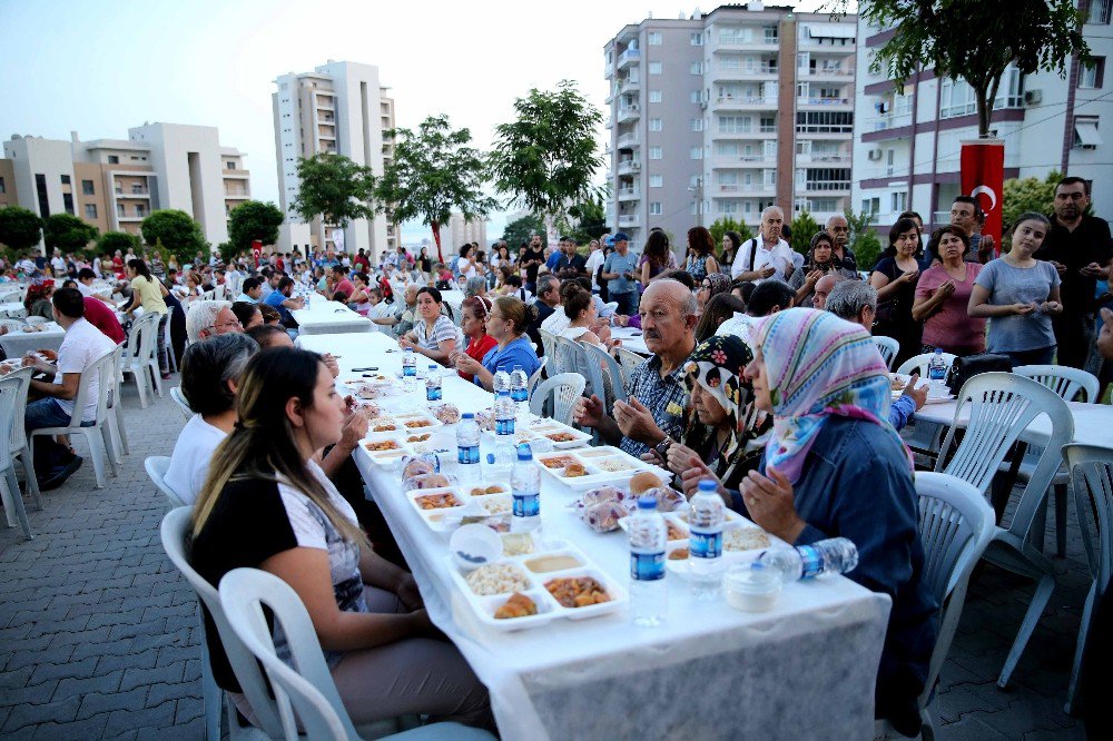 Mustafa Kemal’de 2 Bin Kişilik İftar Sofrası