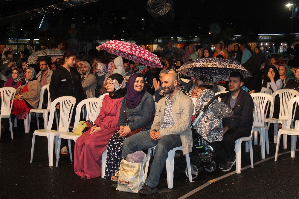 Eşref Ziya Terzi Yenikapı’da Hayranlarını Mest Etti