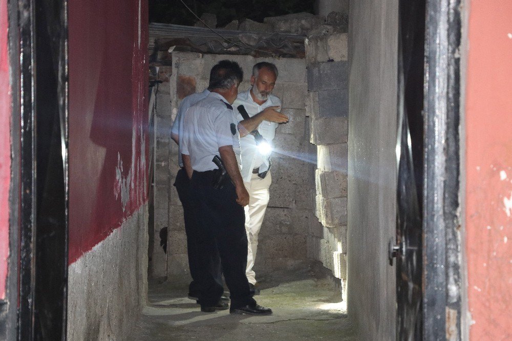 Baba Oğul Duvar Yüzünden İki Kardeşi Öldürdü