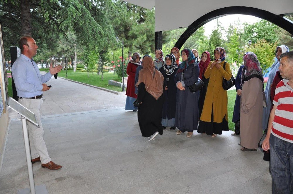 Tarih Şeridi Ve Şeyh Edebali Türbesi Misafirlerini Ağırlamaya Devam Ediyor