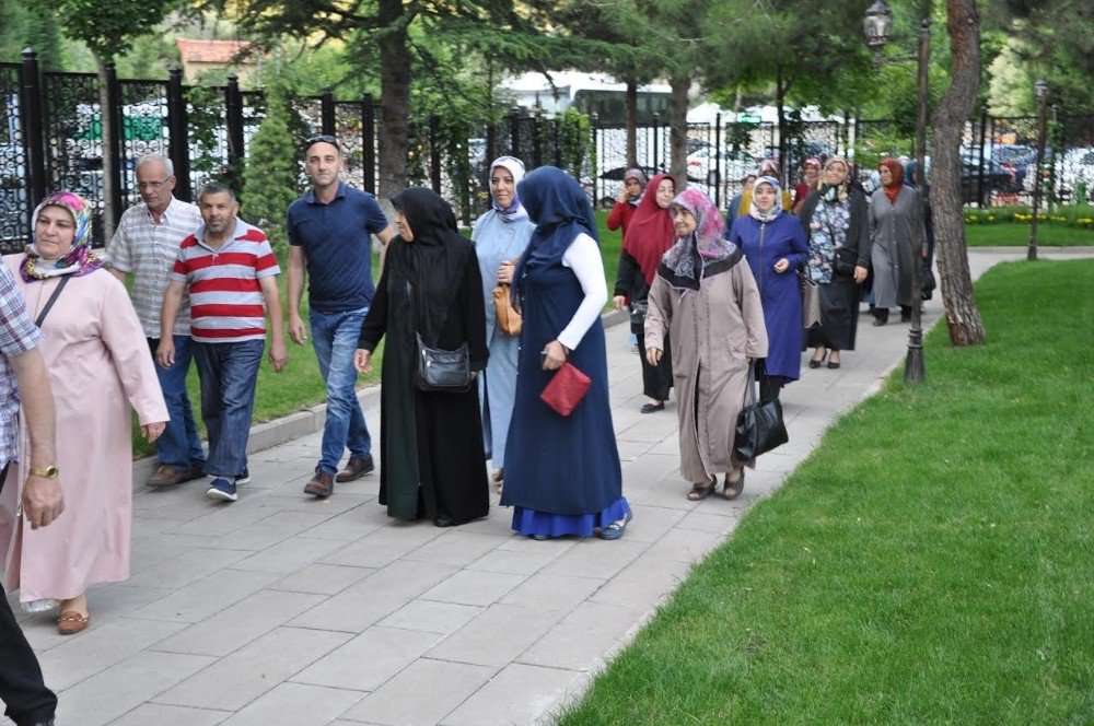 Tarih Şeridi Ve Şeyh Edebali Türbesi Misafirlerini Ağırlamaya Devam Ediyor