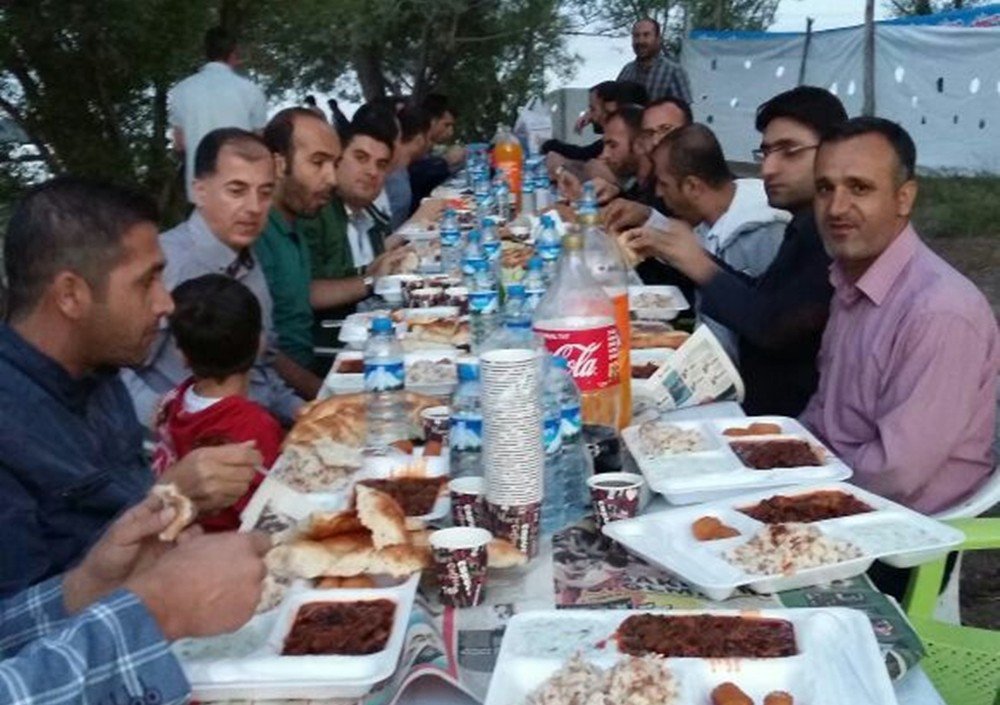 Bitlis Anadolu Lisesi Mezunları Adilcevaz’da İftar Açtı