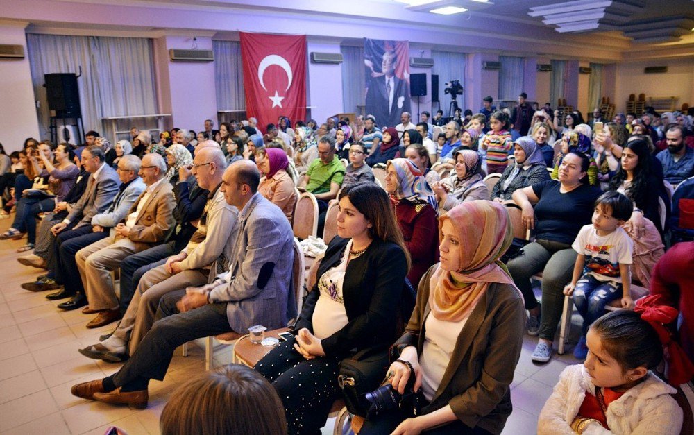 Mustafakemalpaşa’da Sahne Çocukların