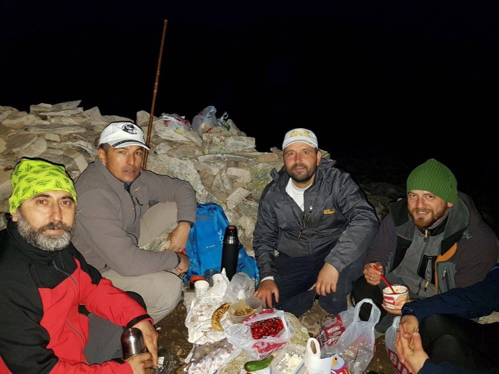 Bursalı Dağcılardan 2500 Metrede İftar