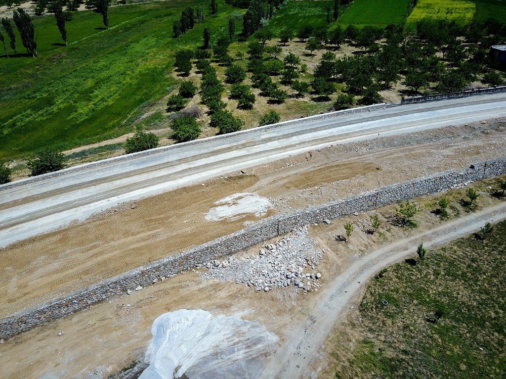 Büyükşehir Belediyesi Sel Ve Toprak Kaymasına Karşı Önlem Alıyor