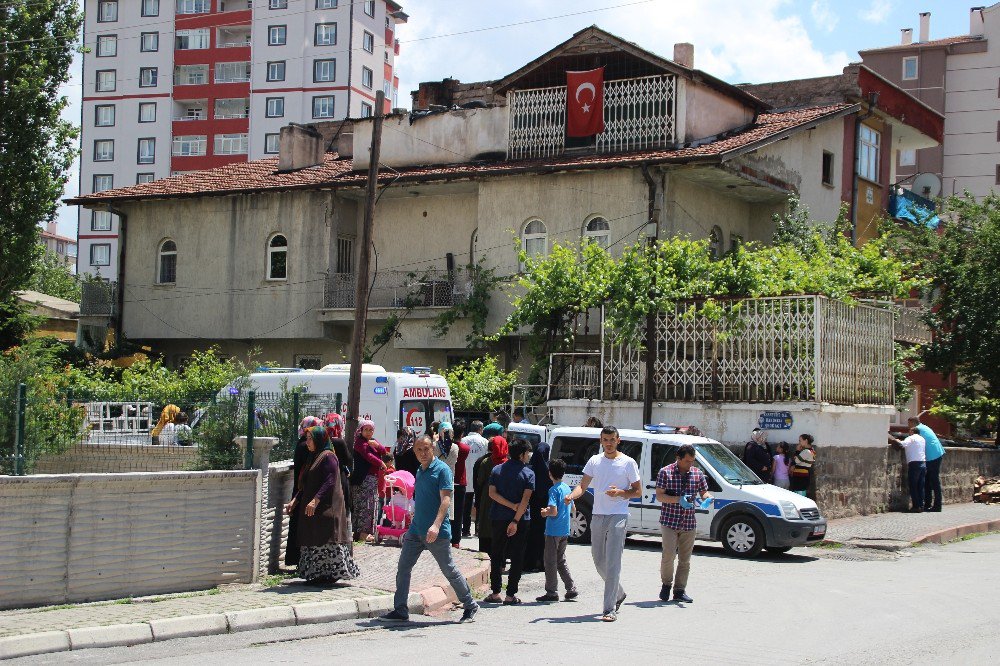 Hava Değişimine Gelen Genç, Evinde İntihar Etti