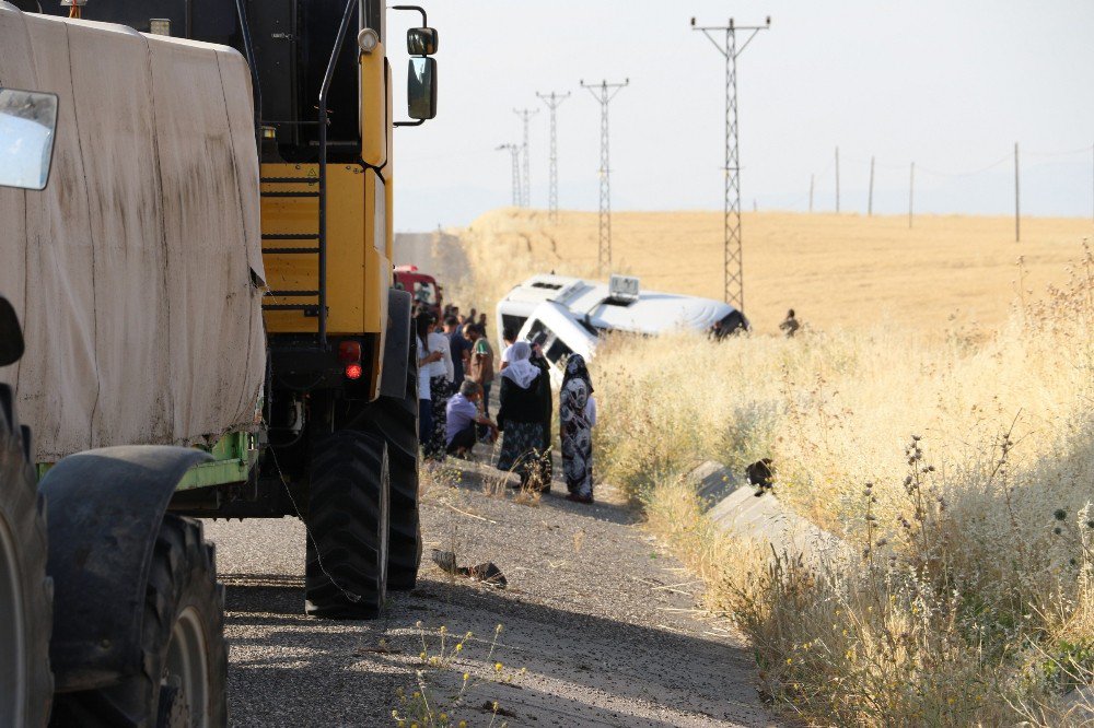 Polis Midibüsü İle Minibüs Çarpıştı: 2 Ölü, 4’ü Polis 18 Yaralı