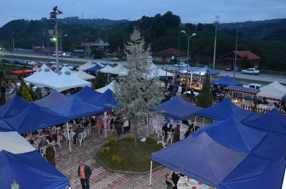 Boğaziçi İftarına Yağmur Engel Olmadı