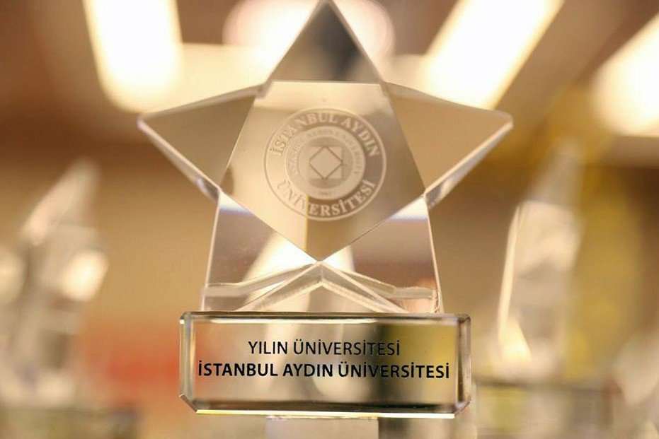 İaü “Yılın Üniversitesi” Seçildi