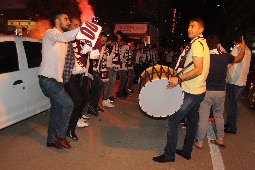 Taraftarlardan Davullu Klarnetli Sahur Halayı