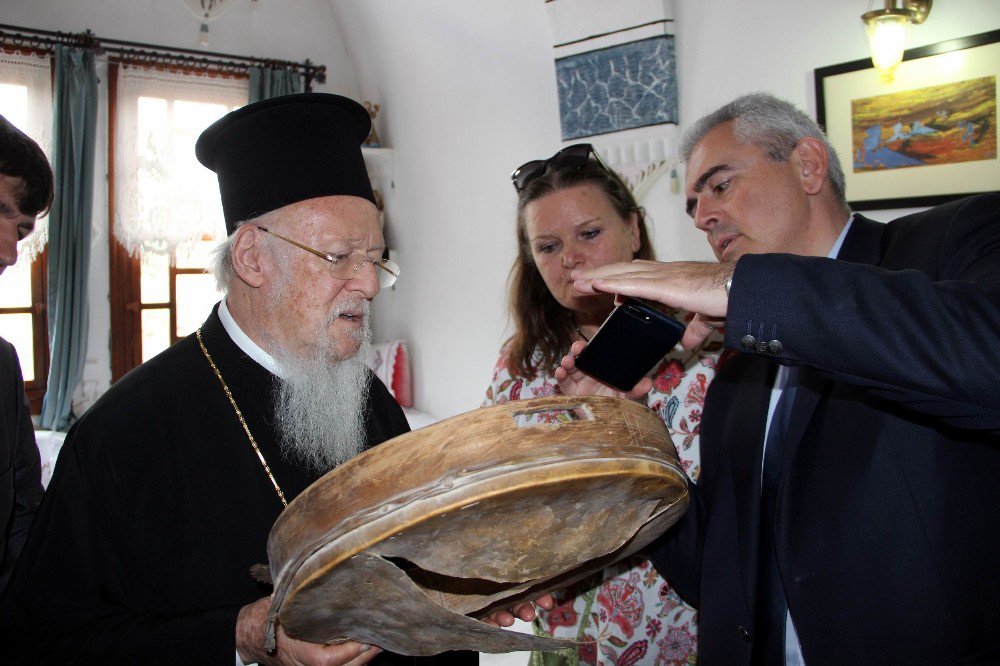 Fener Rum Patriği Bartholomeos Dünyanın Tek Bebek Müzesini Ziyaret Etti