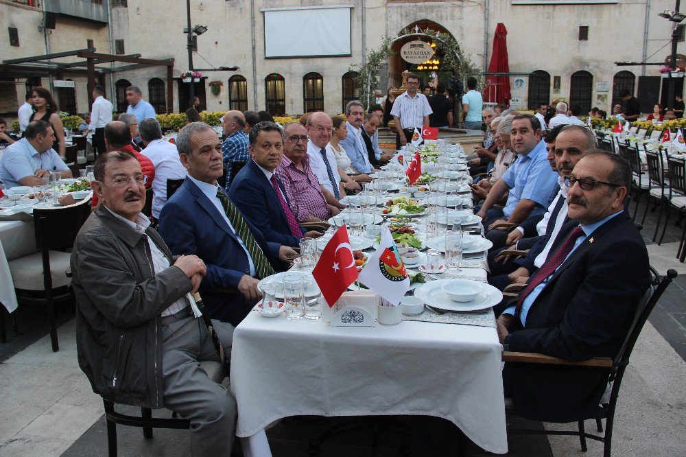 Gazeteciler, Gaziantep’teki İftar Yemeğinde Buluştu