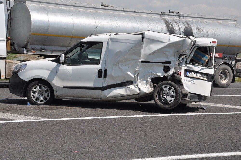 Kars’ta Trafik Kazası: 3 Yaralı