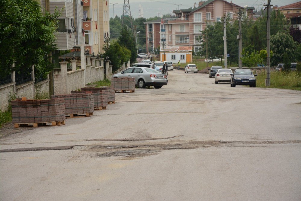 Kartepe Ataevler Mahallesi’nde Kaldırım Düzenlemesi