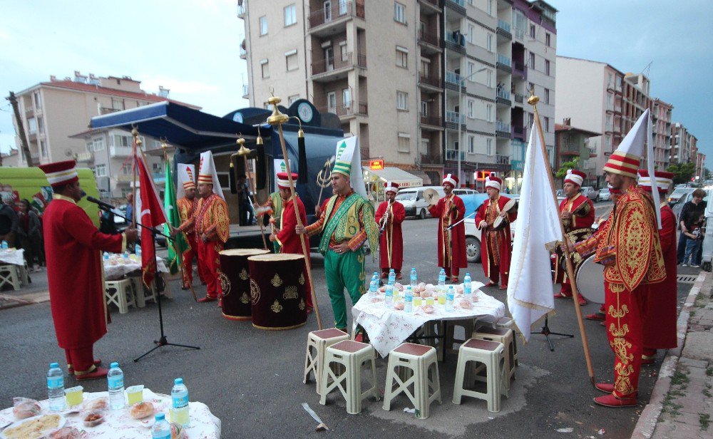 Beyşehir’de Mahalle İftarlarında Mehter Coşkusu