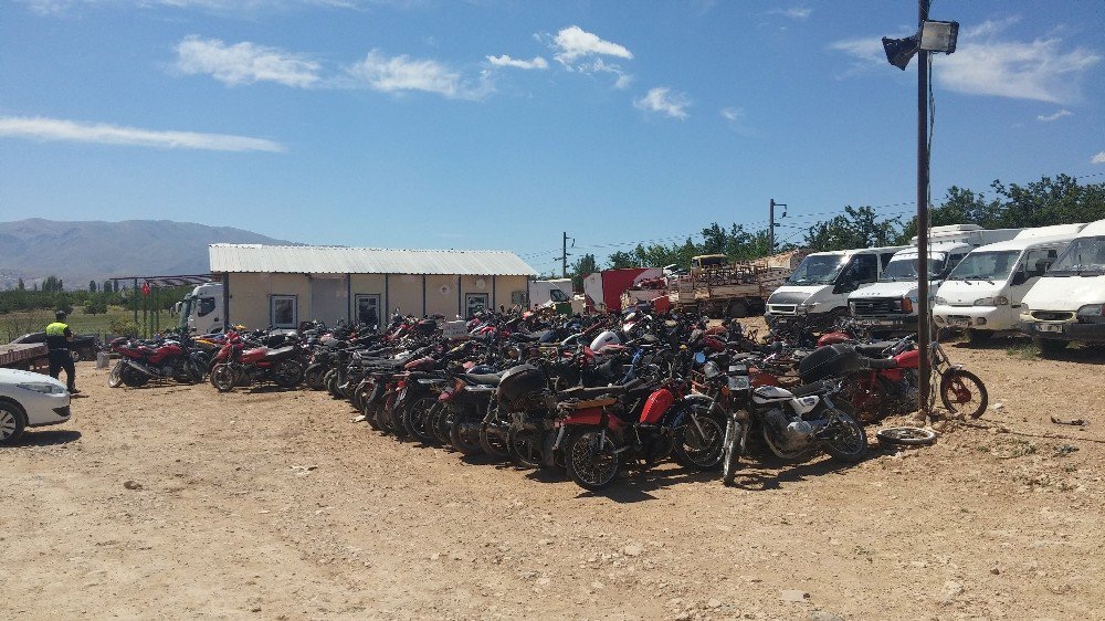 Polis Kurallara Uymayan Motosiklet Sürücülerine Ceza Yağdırdı