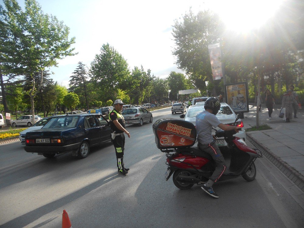 Polis Kurallara Uymayan Motosiklet Sürücülerine Ceza Yağdırdı