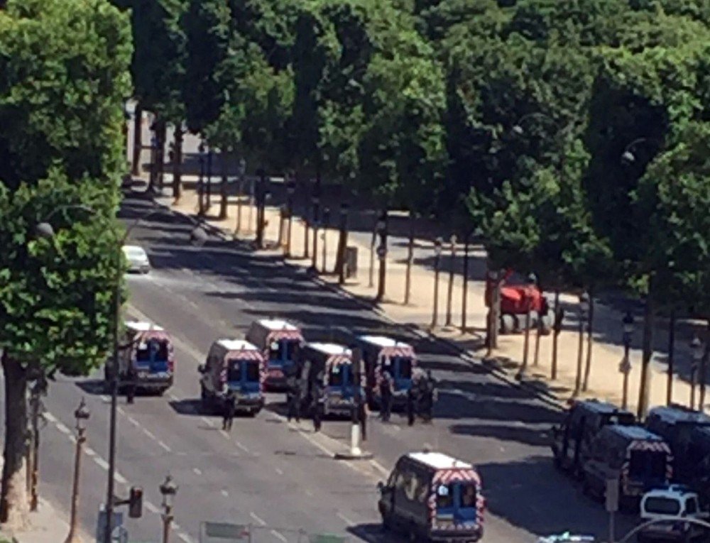 Paris’te Terör Alarmı