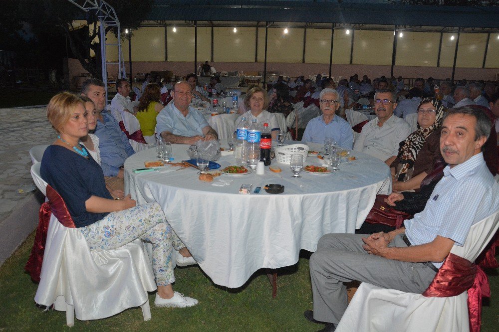 Efeler Belediyesinden Geleneksel İftar Yemeği