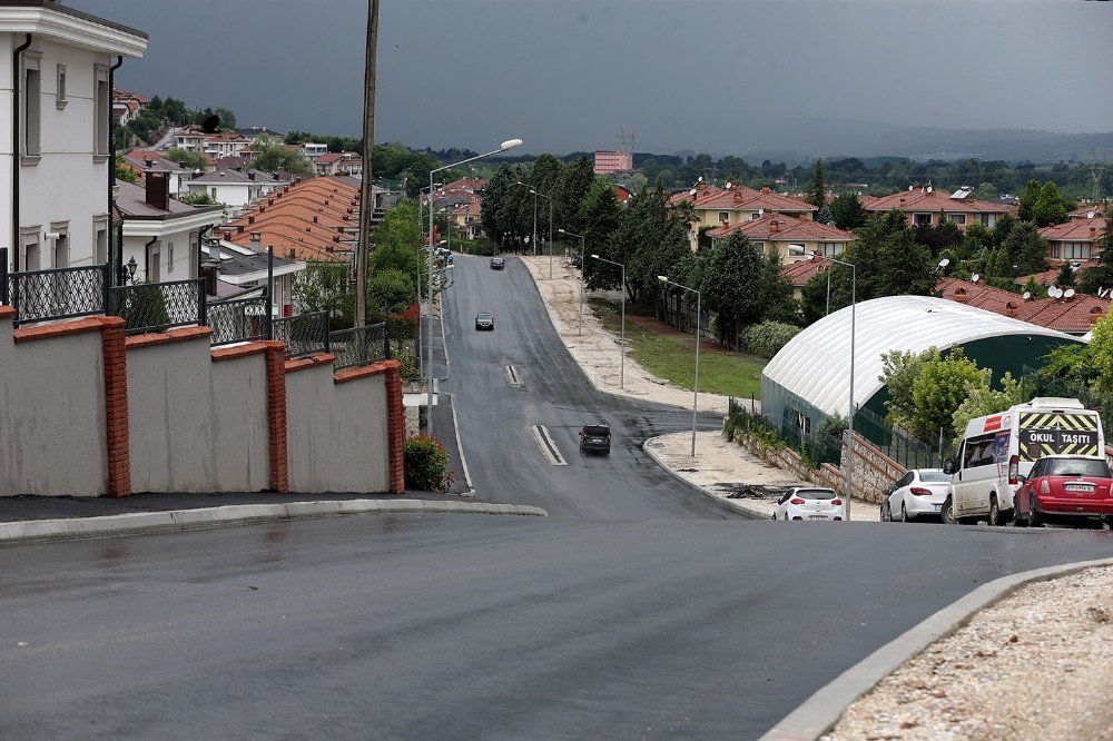 Altınışık Caddesi Sıcak Asfaltla Buluştu