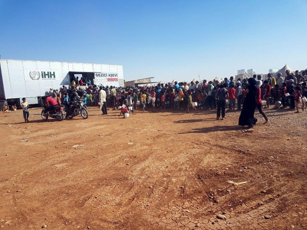 İhh’dan Zoğara Kampı’ndaki Suriyelilere 10 Bin Kişilik İftar