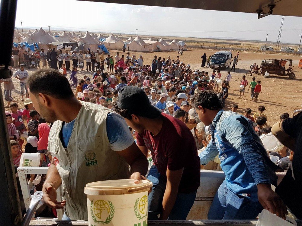İhh’dan Zoğara Kampı’ndaki Suriyelilere 10 Bin Kişilik İftar