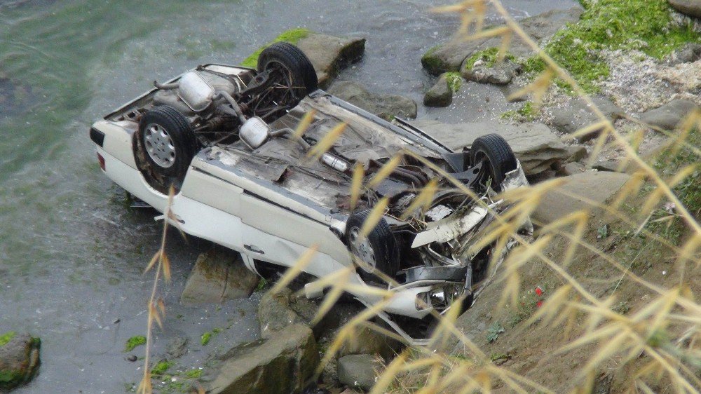 Tekirdağ’da Otomobil Uçuruma Yuvarlandı: 2 Yaralı