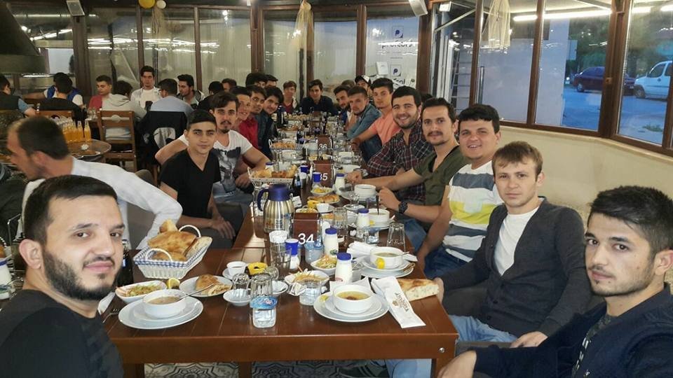 Başkan Duymuş, Gençlerle İftar Sofrasında Buluştu