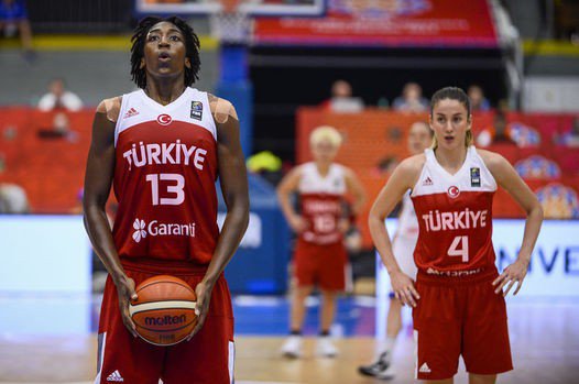 Quanitra Hollingsvorth: “Ydü İle Basketbol Kariyerimi Yükselttim”