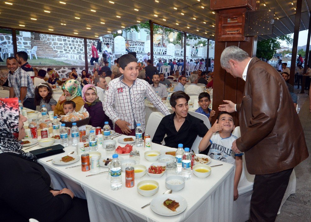 Başkan Polat Belediye Çalışanları İle İftarda Bir Araya Geldi