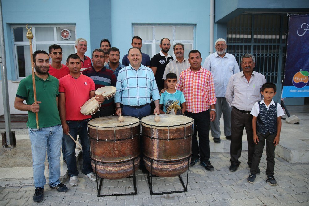 Finike’de İftar Sofraları Kurulmaya Devam Ediyor