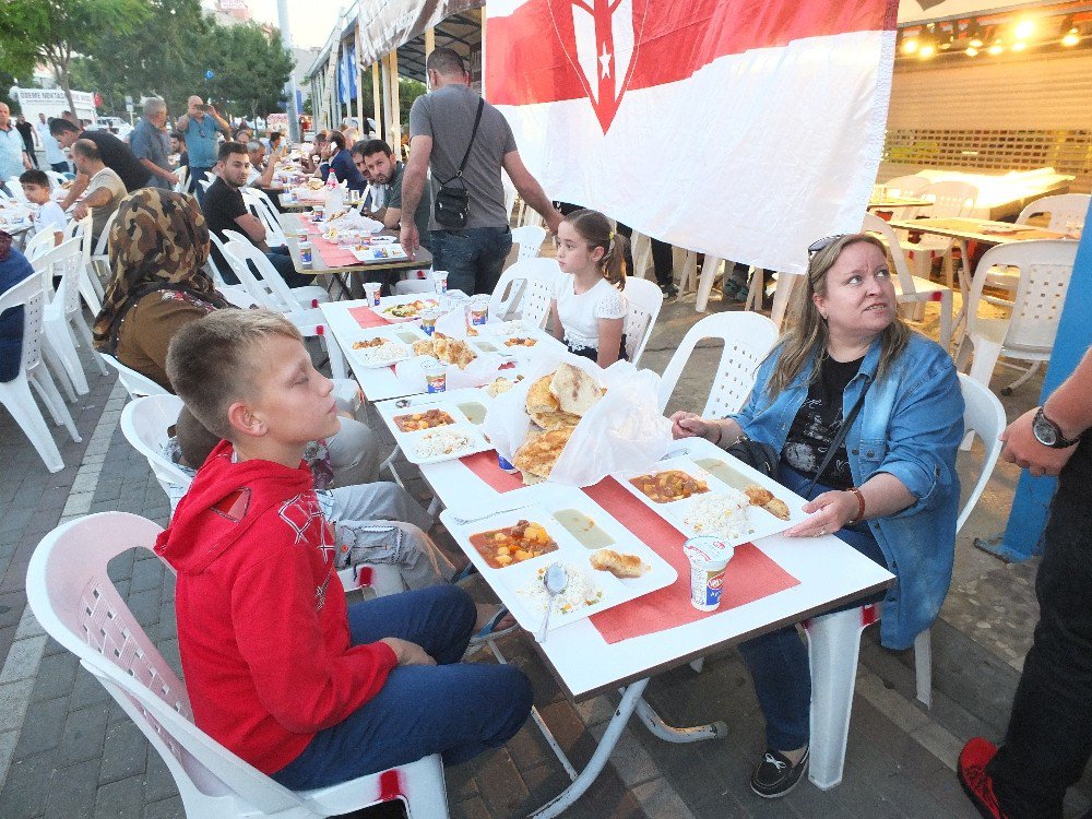 Bandırmasporlu Taraftarlar İftarda Buluştu