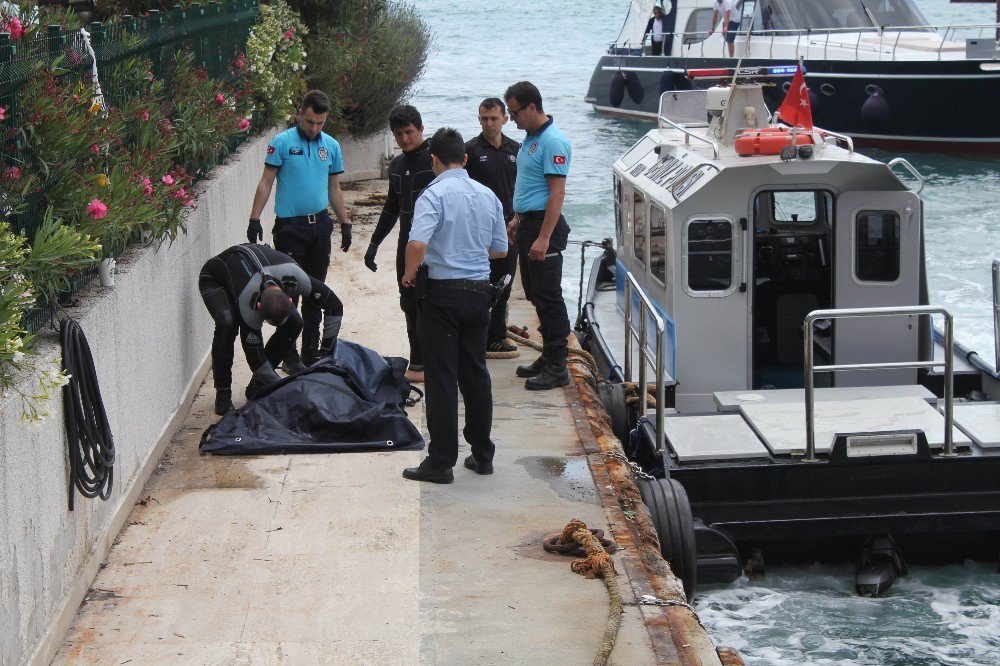 Karaköy’de Denizde Ceset Şoku