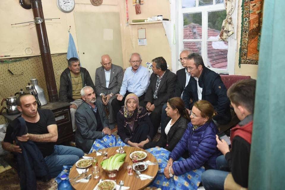 Chp Genel Başkanı Kılıçdaroğlu, İftar Sofrasına Konuk Oldu