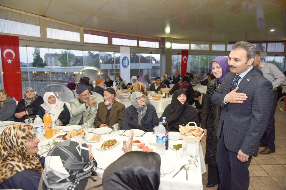 Ulu Çınarlar, İftarda Başkan Külcü’nün Konuğu Oldu