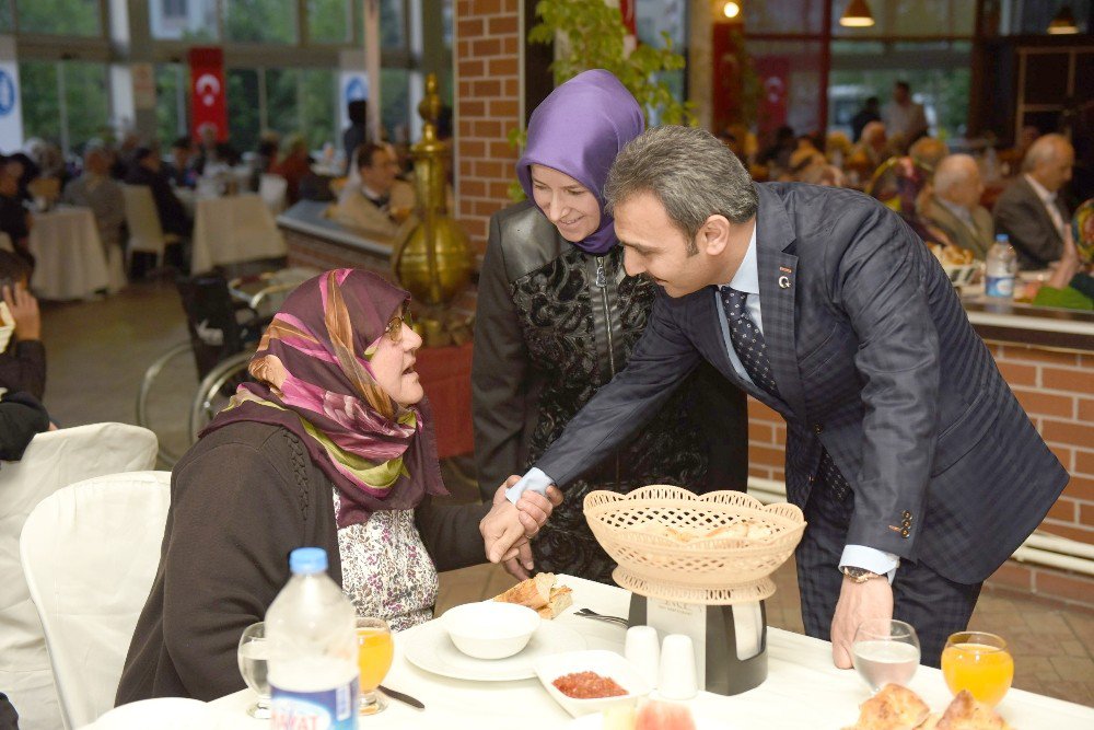 Ulu Çınarlar, İftarda Başkan Külcü’nün Konuğu Oldu