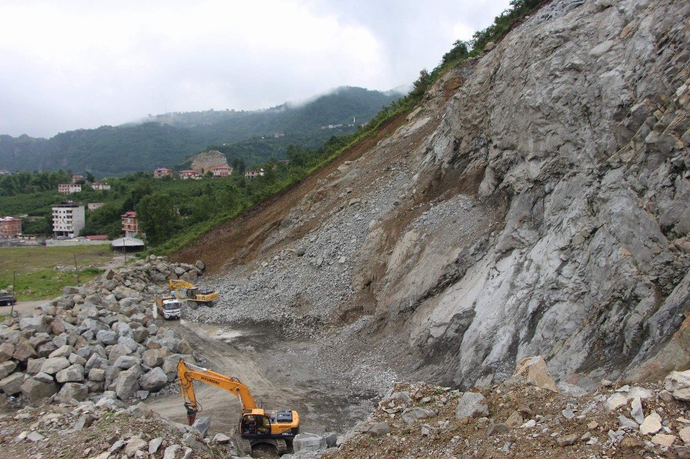 Dağı Delip Taşı Çıkartıyor, Yurt Dışına İhraç Ediyor