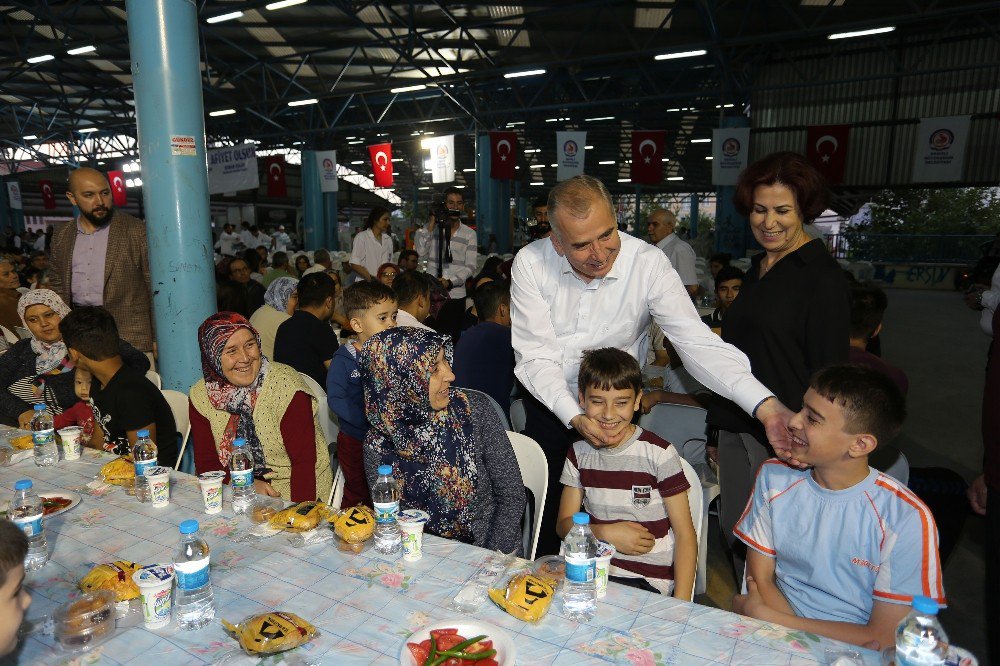 Büyükşehir’den Fatih Mahallesi’ne İftar Sofrası