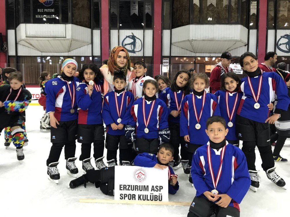 Erzurum Asp Spor Kulübü Buz Hokey Takımını Kurdu