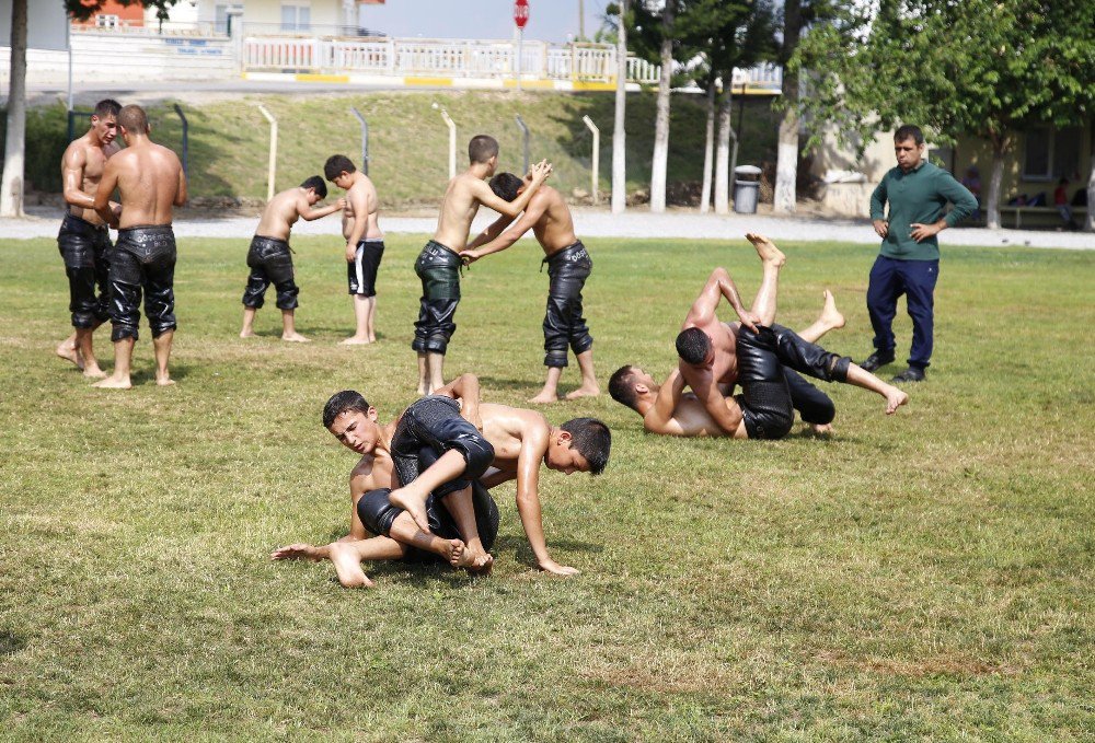 Döşemealtı’nın Minik Pehlivanları Kırkpınar’a Hazırlanıyor