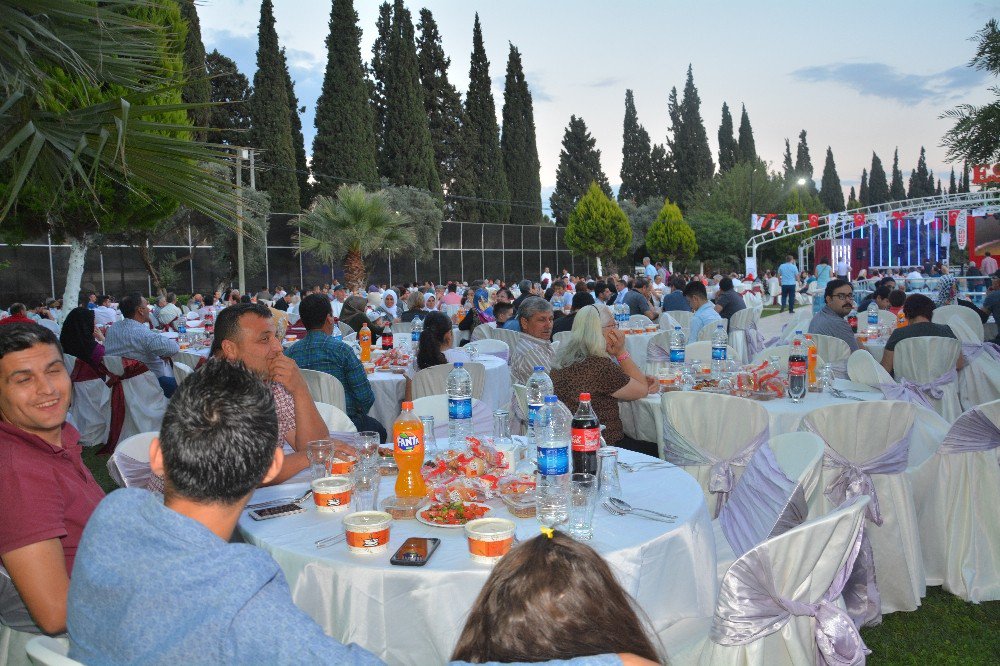 Efeler Belediye Personeli İftar Yemeğinde Bir Araya Geldi