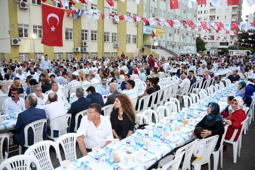 İftar Sofraları Mezitli’de Kuruldu