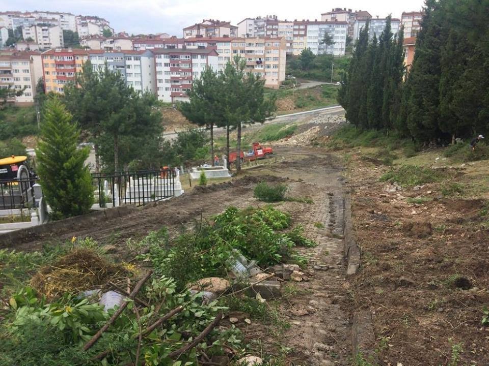 Alaplı’da Mezarlıklar Temizlendi