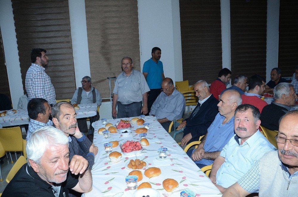 Hacı Derviş Mahallesi Sakinleri İftarda Bir Araya Geldi