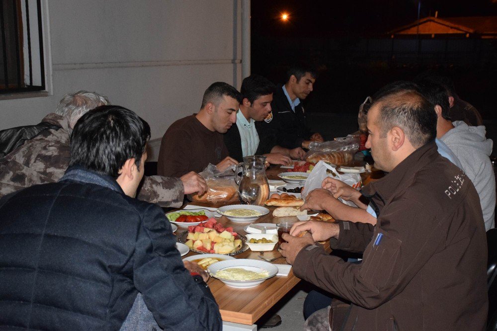 Reşadiye Kaymakamı Erdem Polislerle Sahur Yaptı