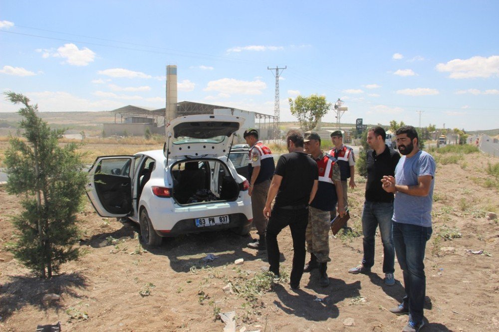 Polisten Kaçarken Kaza Yapan Otomobilin Bagajından Silahla Vurulmuş 3 Yaralı Çıktı